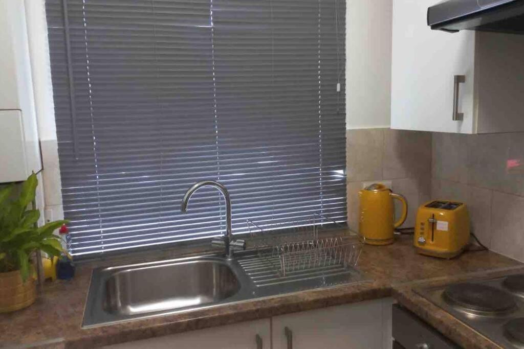 Central Ground Floor Studio Лондон Экстерьер фото