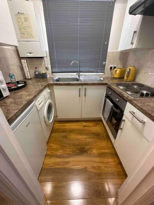 Central Ground Floor Studio Лондон Экстерьер фото